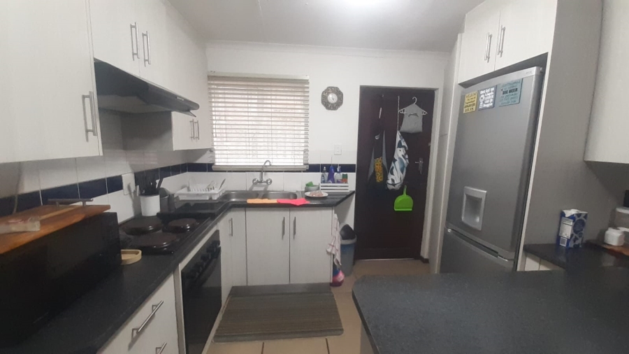 To Let 3 Bedroom Property for Rent in Heiderand Western Cape